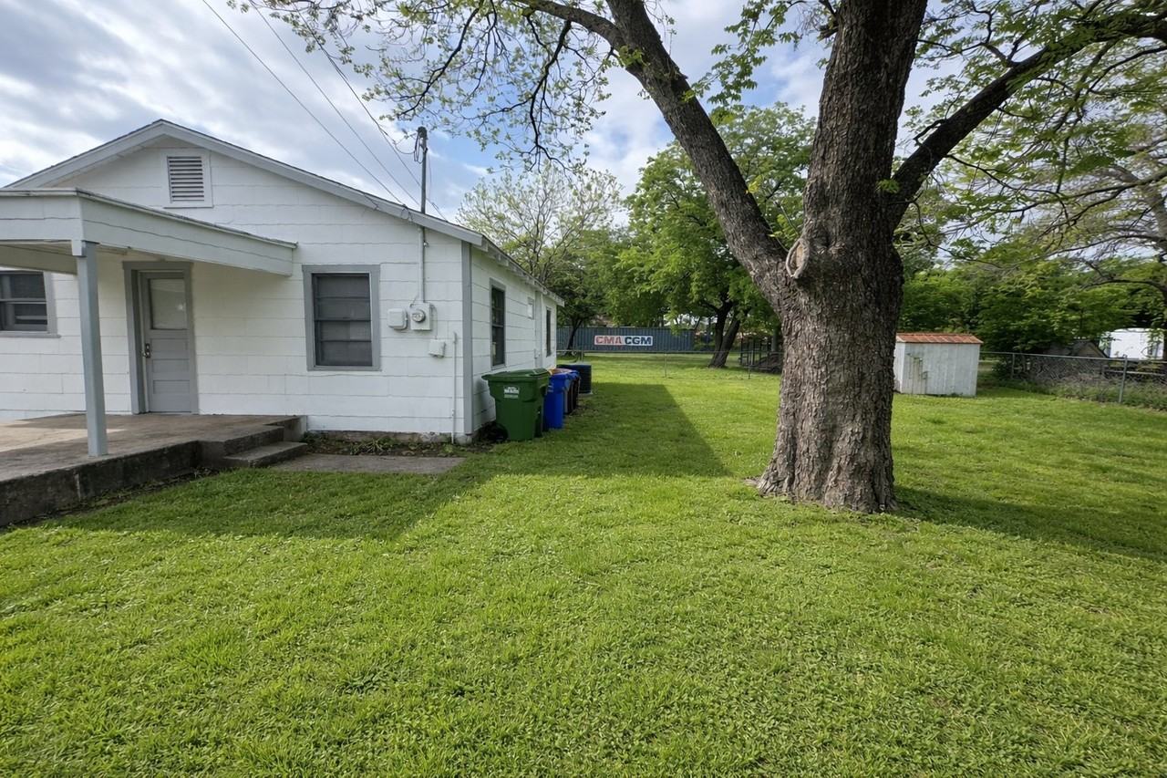 413 Bolliger Blvd - Photo 2 of 7