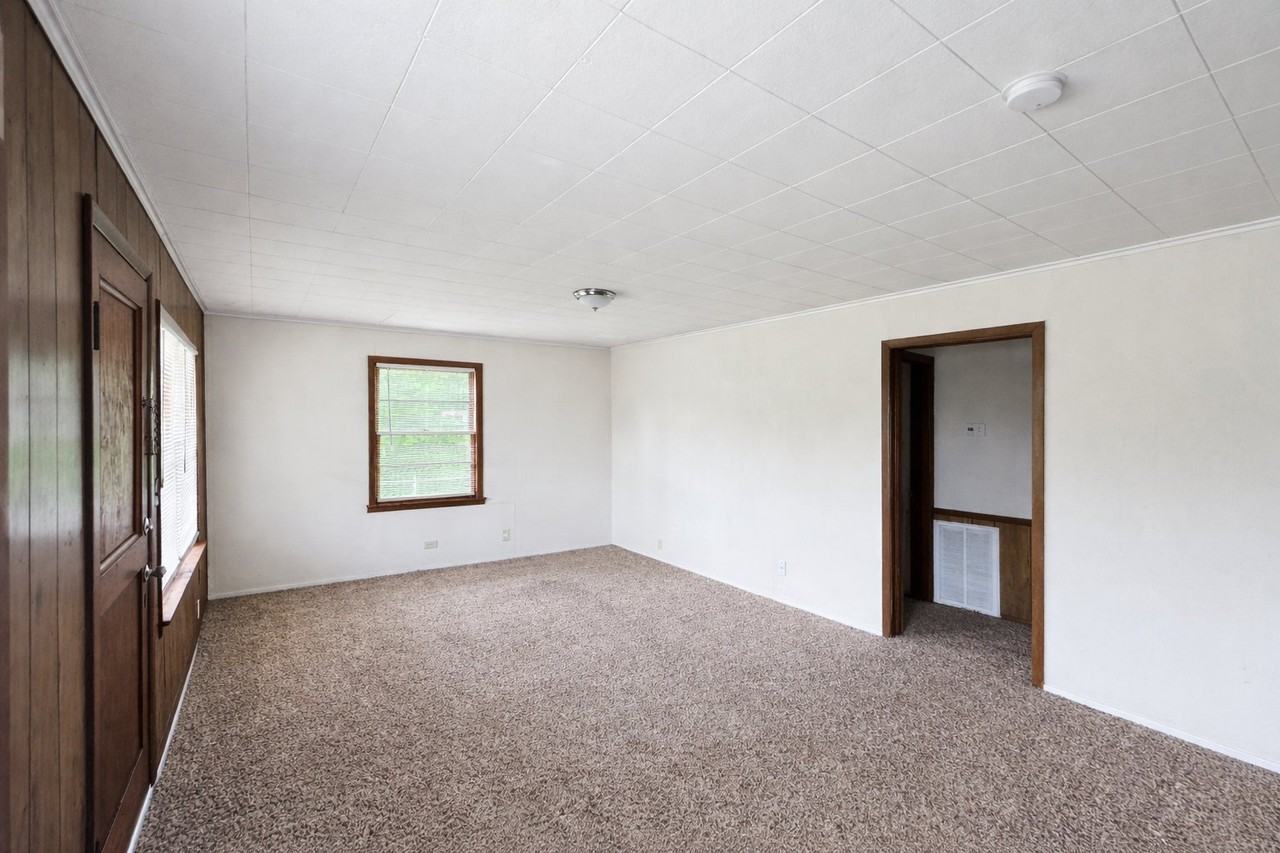 413 Bolliger Blvd - Photo 4 of 7