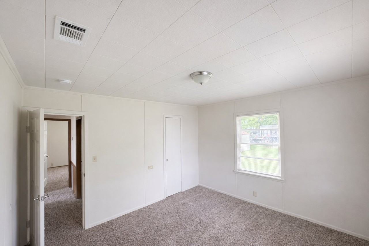 413 Bolliger Blvd - Photo 7 of 7