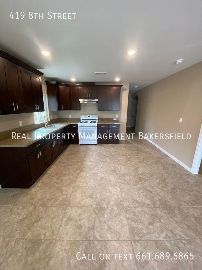 419 8th St - Photo 5 of 17