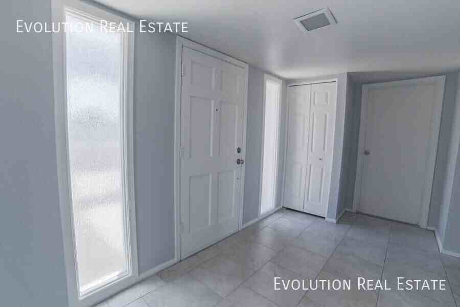 2110 2110 S. Shannon Dr. - Photo 4 of 30