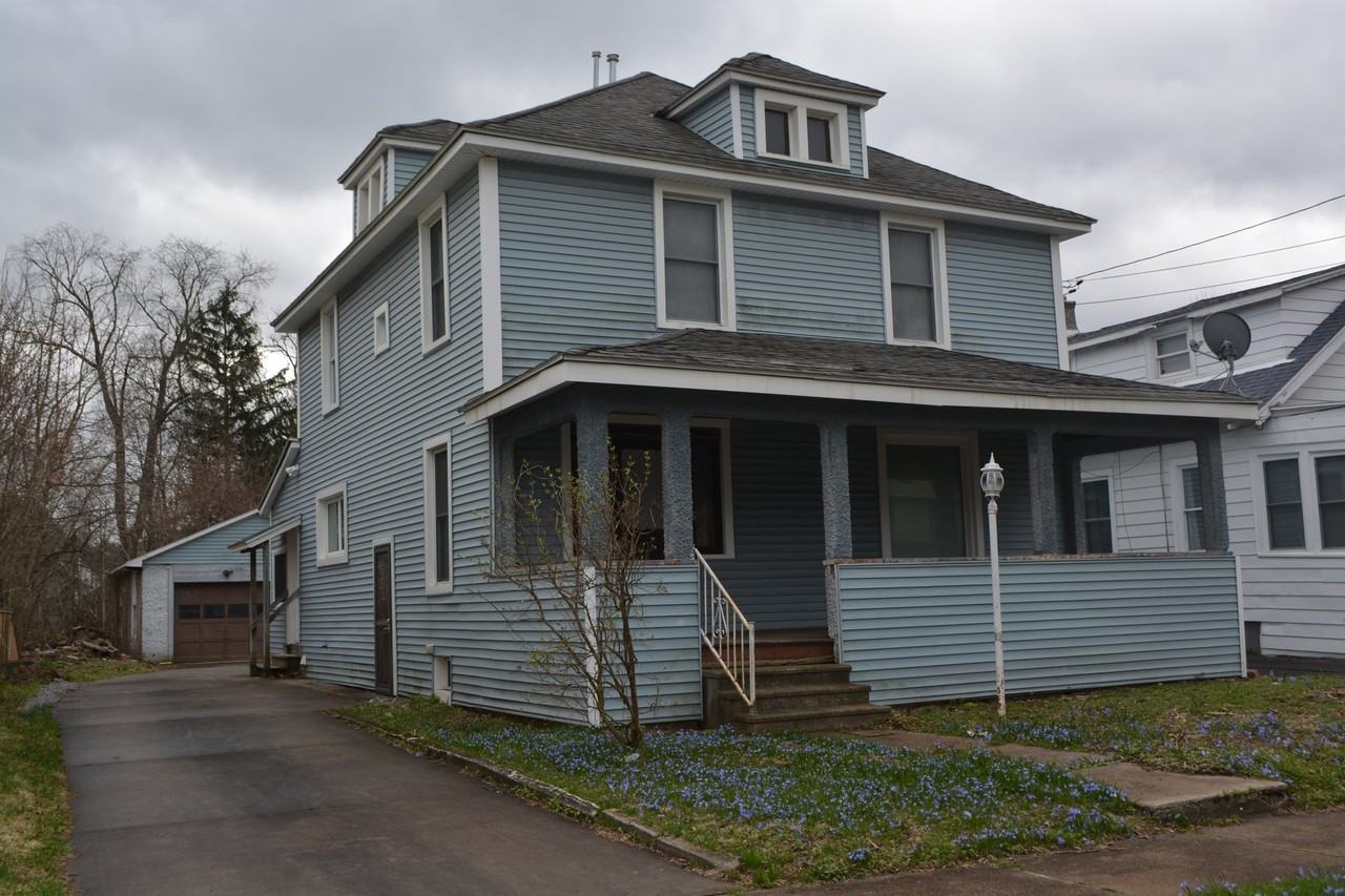 225 Thieme Pl - Photo 2 of 22