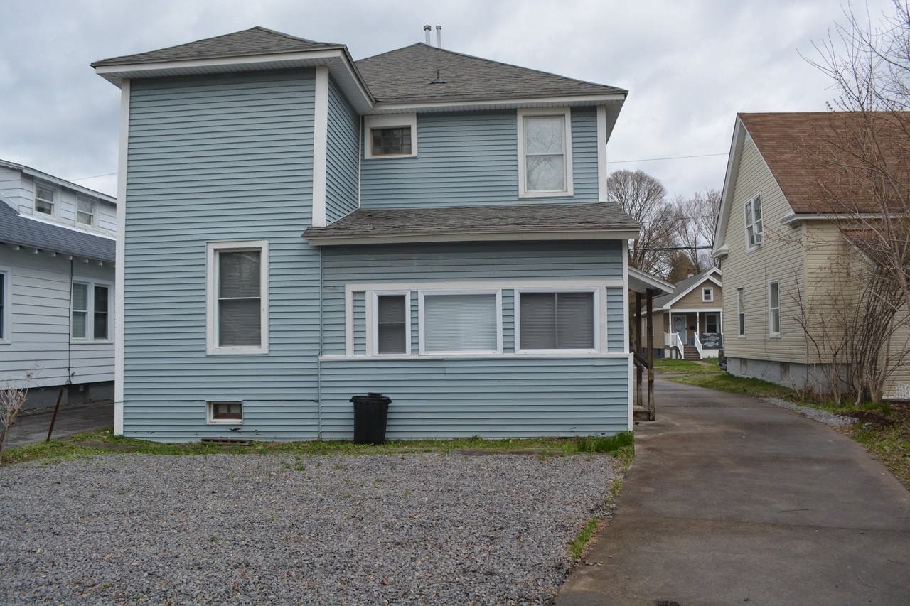 225 Thieme Pl - Photo 3 of 22