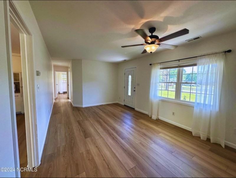 452 Nine Foot Rd - Photo 3 of 15