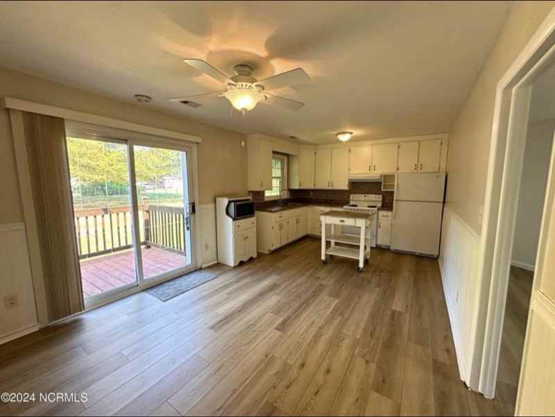 452 Nine Foot Rd - Photo 5 of 15
