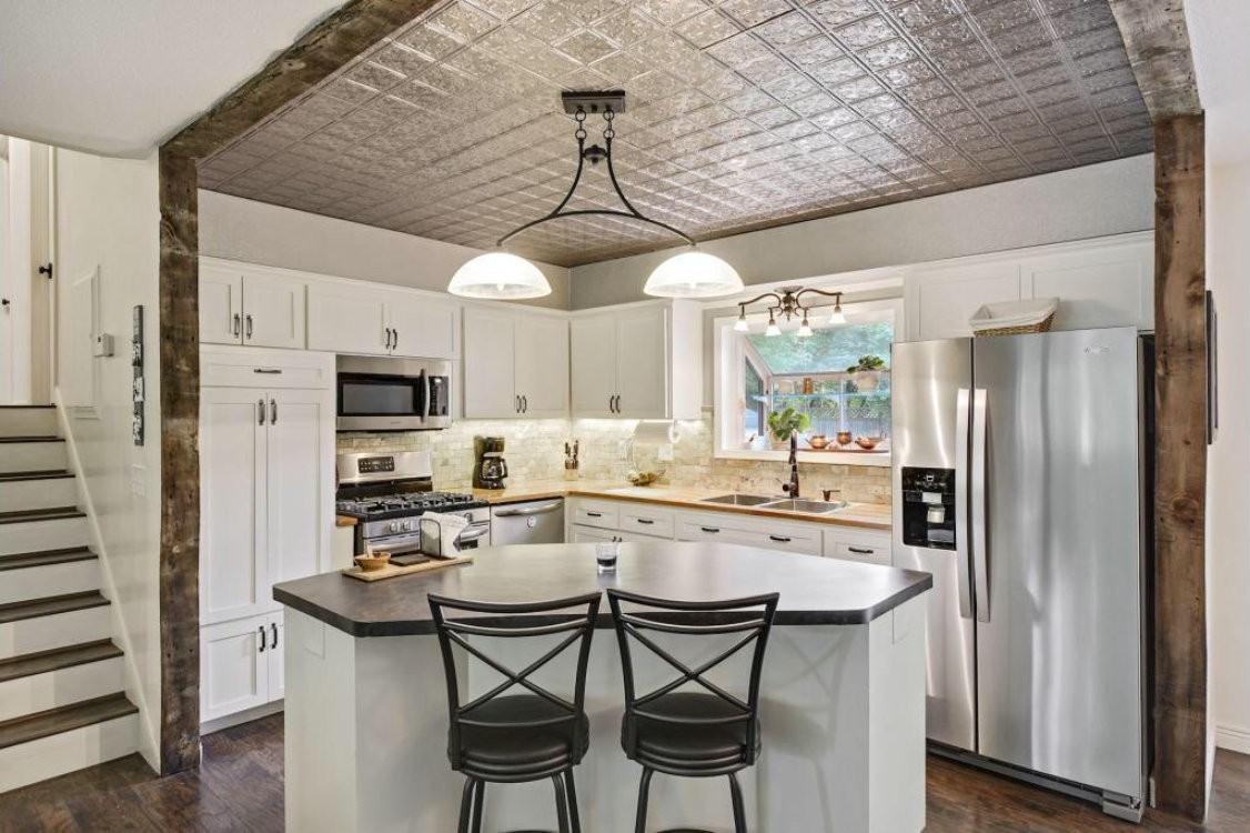 8017 33rd Pl N - Photo 2 of 7