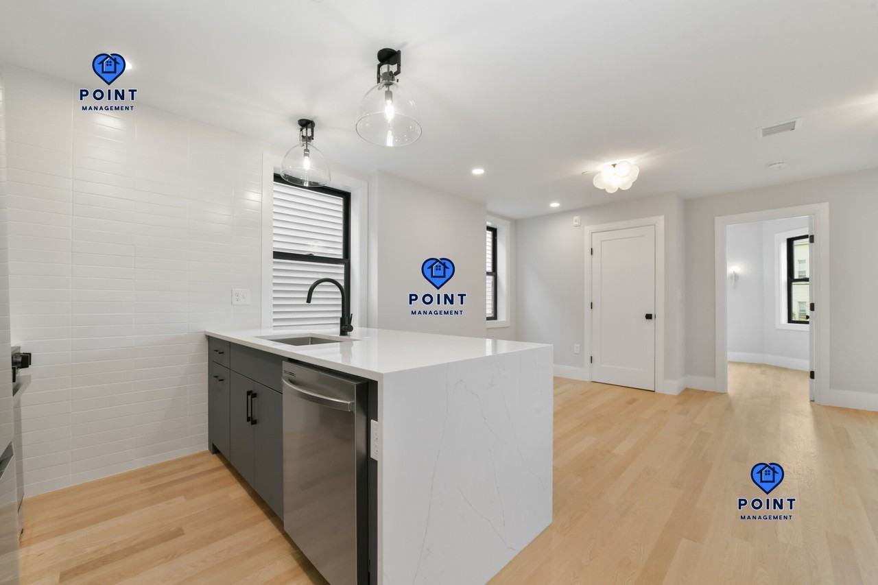 516 Sumner - Photo 3 of 17