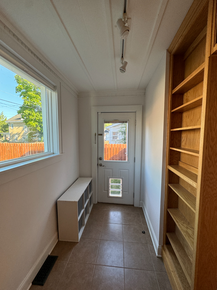 1364 Neel St - Photo 7 of 20