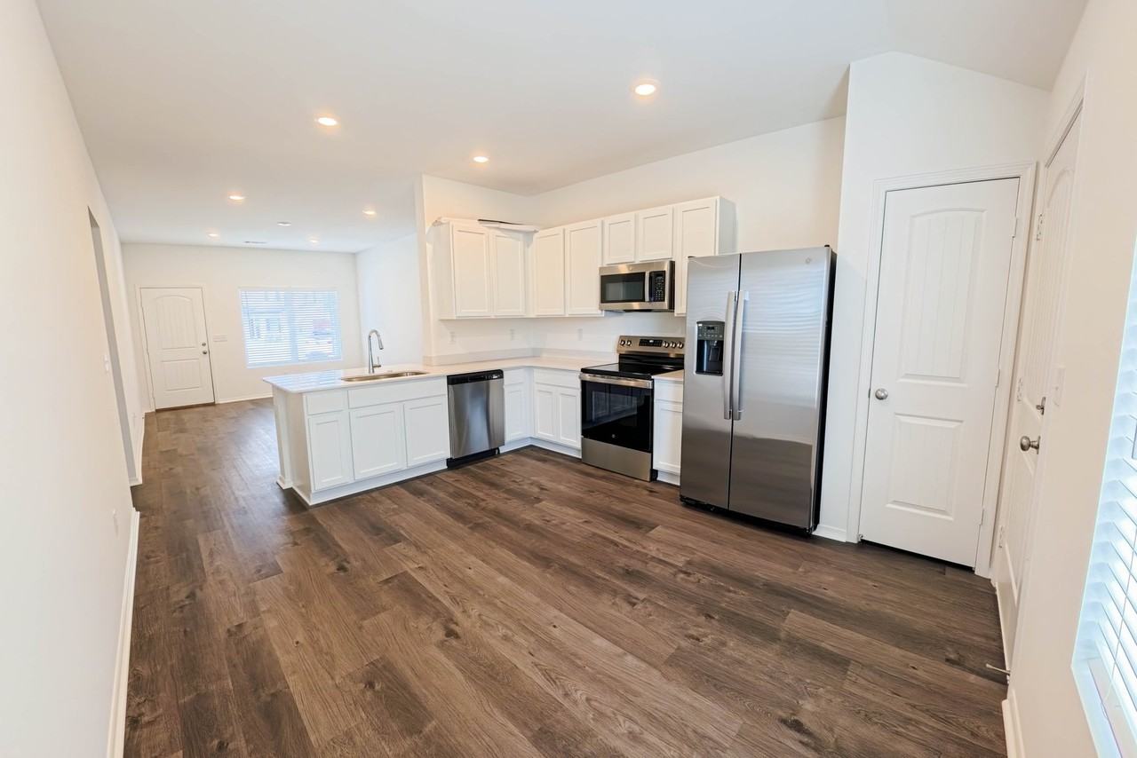 3140 Ted Craig Dr - Photo 2 of 26