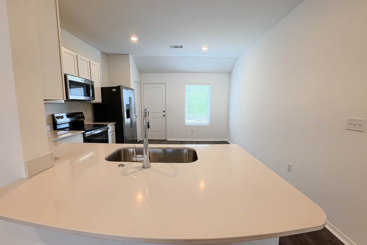 3140 Ted Craig Dr - Photo 3 of 26