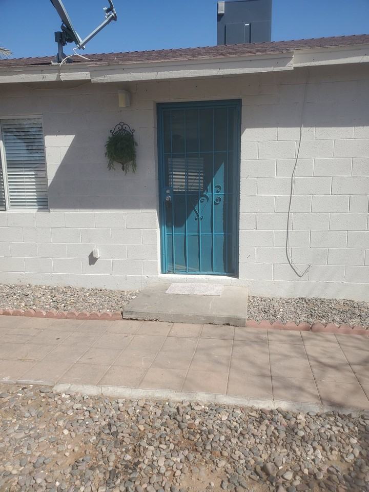 2504 E Mobile Ln - Photo 6 of 11