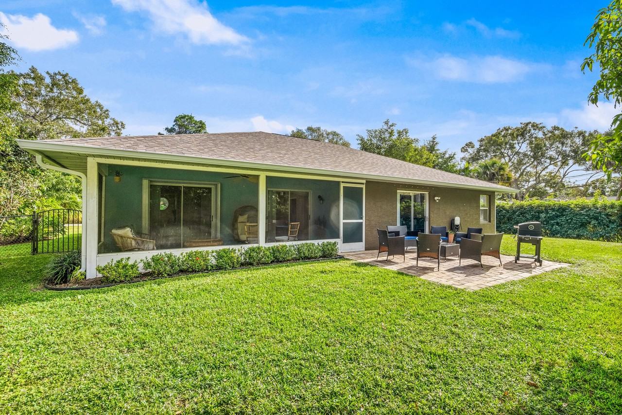 2635 47th Ave - Photo 2 of 16