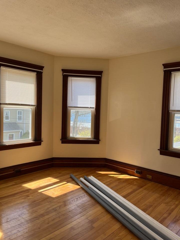 19 King Philip Rd - Photo 3 of 4