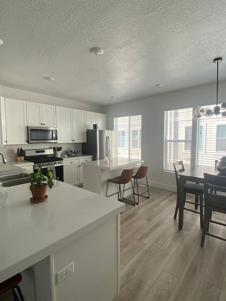 4726 S Hillhouse Cv #103 - Photo 4 of 7