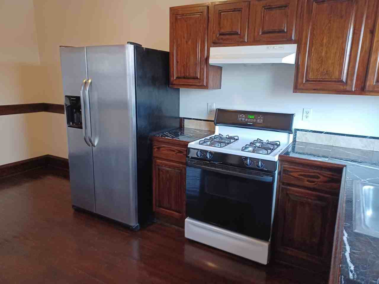 306 Madison Ave - Photo 5 of 20