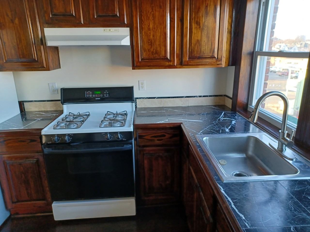 306 Madison Ave - Photo 6 of 20