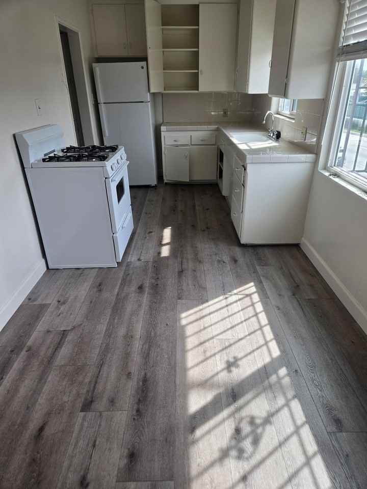 5908 1/2 Crenshaw Blvd - Photo 2 of 4