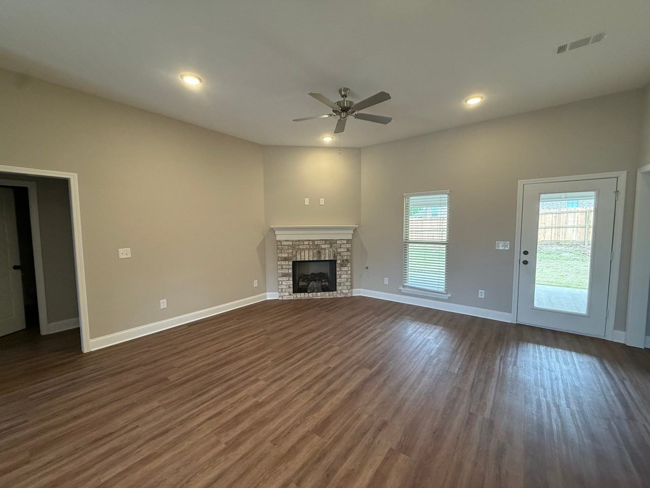 110 Madisonville Dr - Photo 3 of 21