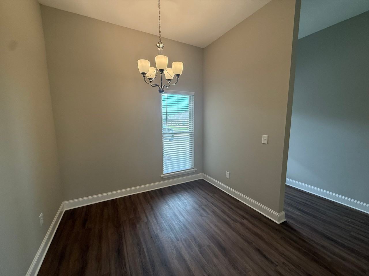 110 Madisonville Dr - Photo 6 of 21