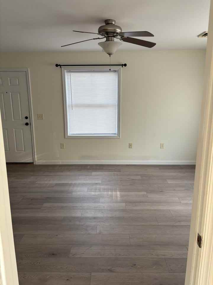 404 N Enola Dr Apt C - Photo 4 of 5