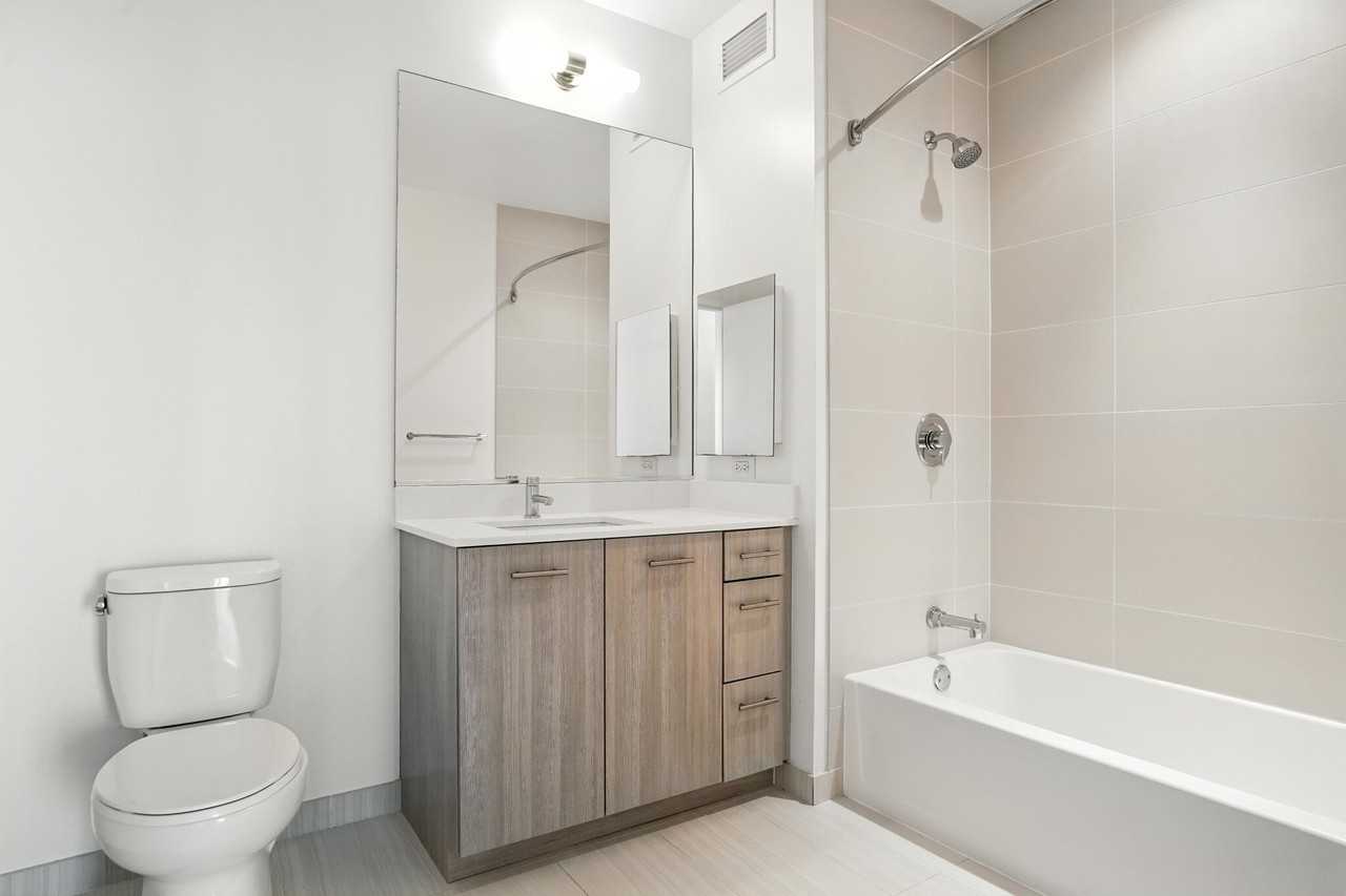 133 N Dearborn St - Photo 6 of 18