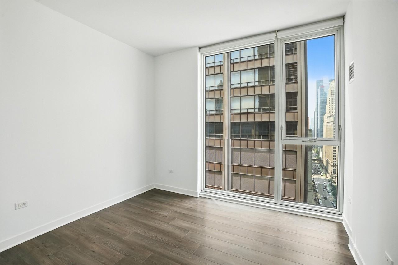 133 N Dearborn St - Photo 7 of 18