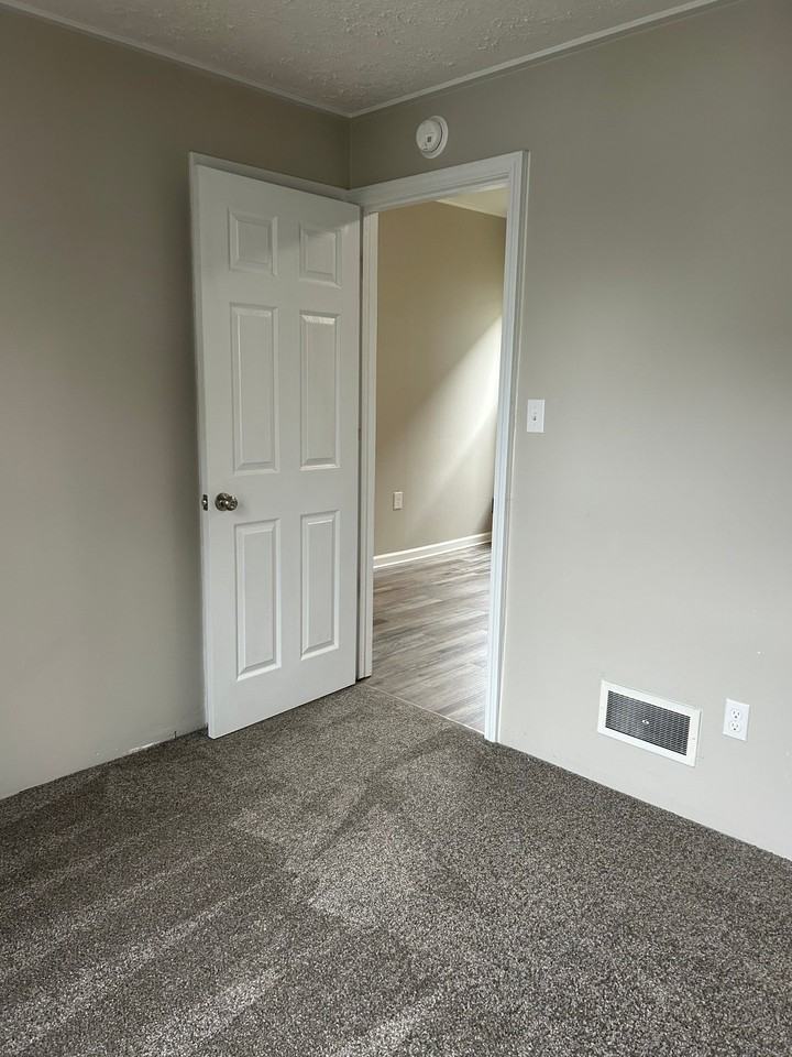 112 W 3rd St N #1 - Photo 7 of 21