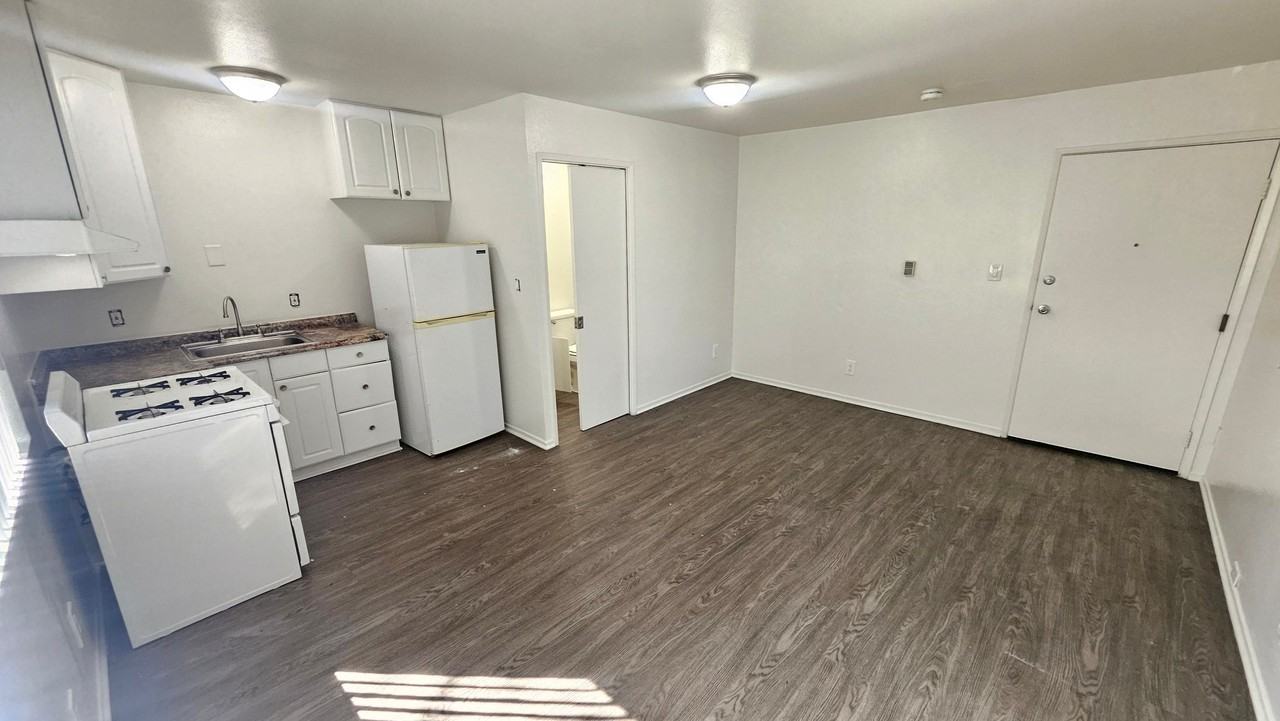 1750 S Longwood Ave #19 - Photo 5 of 15