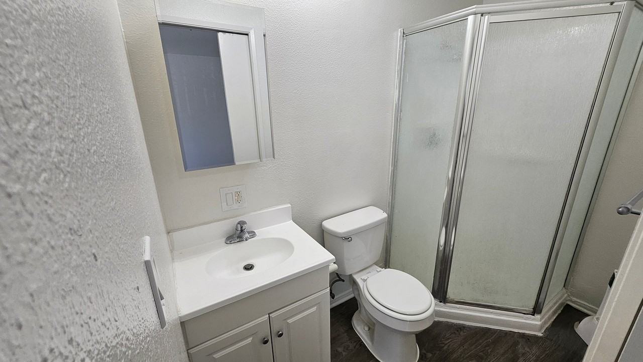 1750 S Longwood Ave #19 - Photo 7 of 15