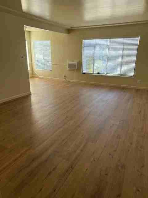 602 N Manhattan Pl #2 - Photo 2 of 6