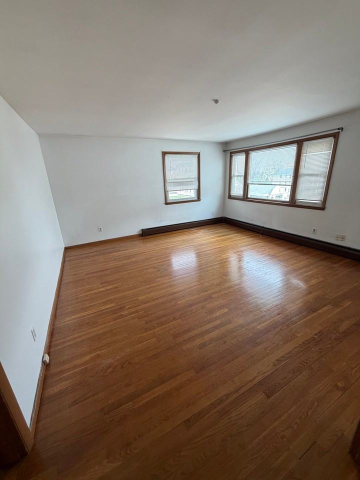 100 Pilgrim Ave #2 - Photo 5 of 13