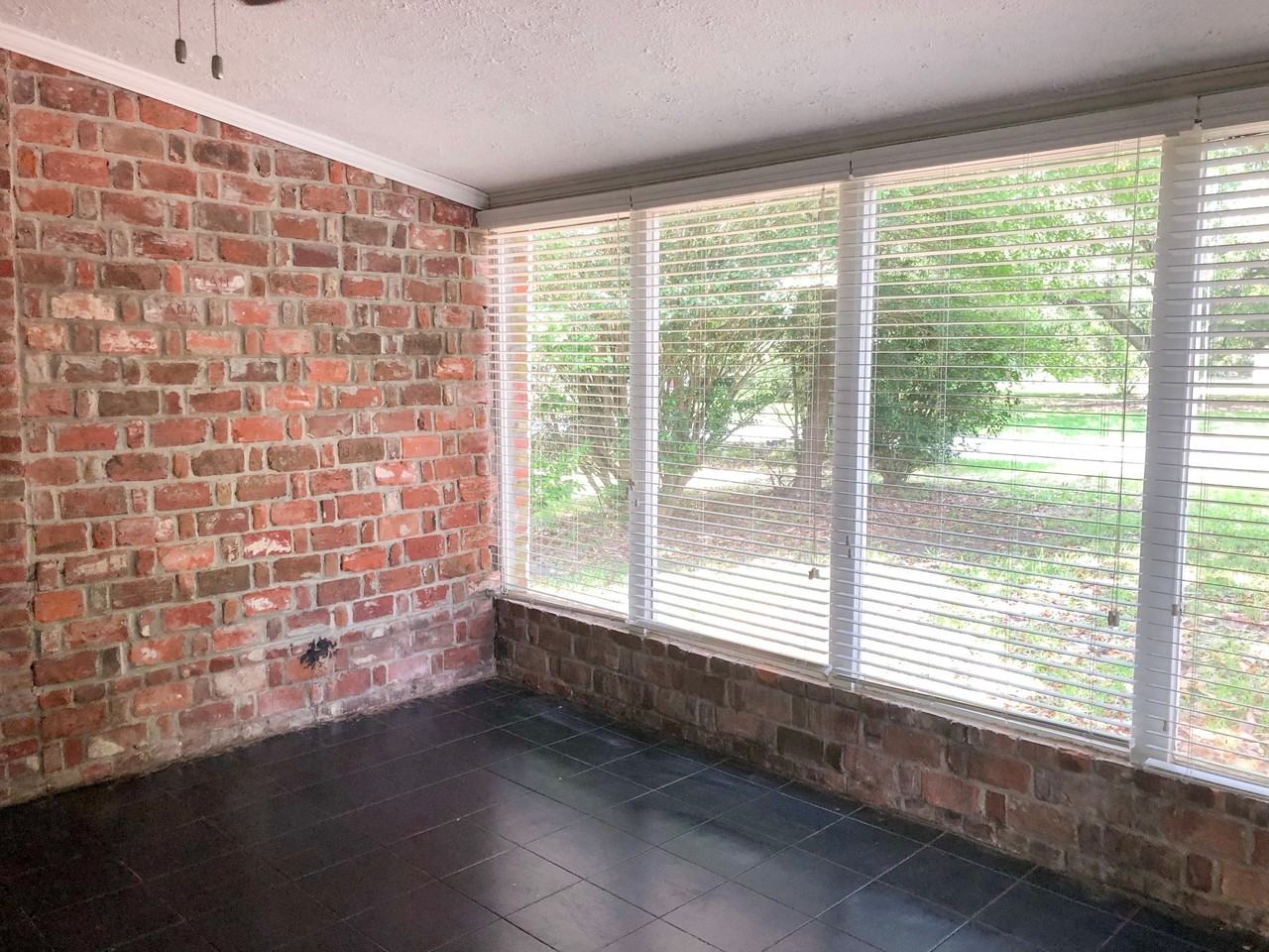 802 S Texas St - Photo 2 of 15