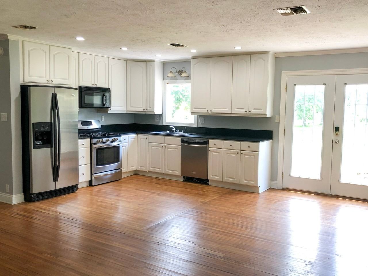 802 S Texas St - Photo 3 of 15