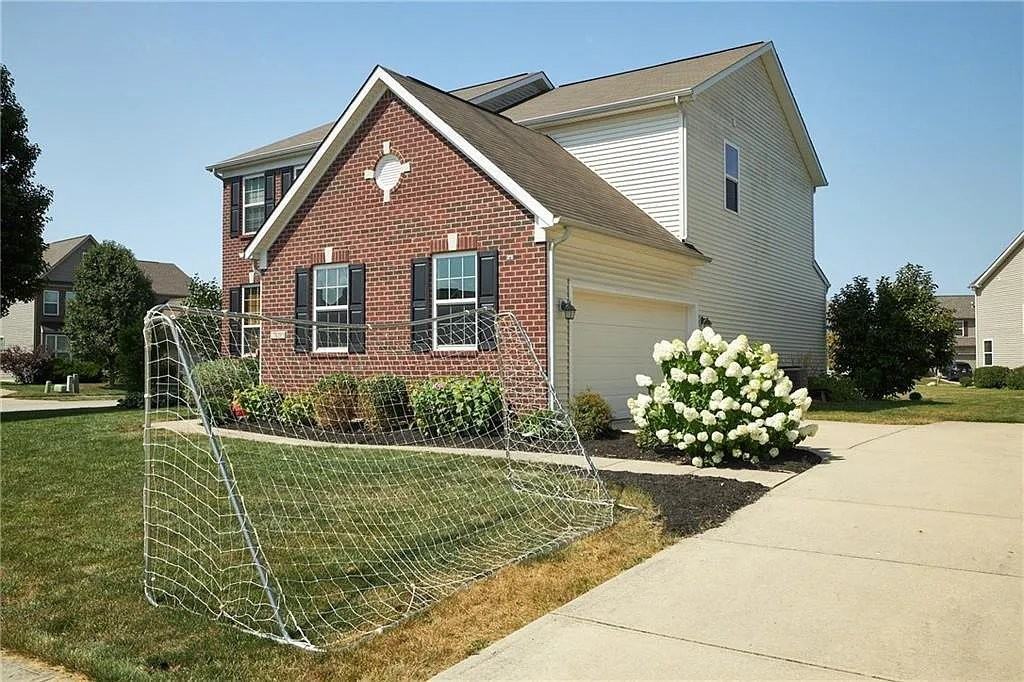 7830 Wedgetail Dr - Photo 3 of 18