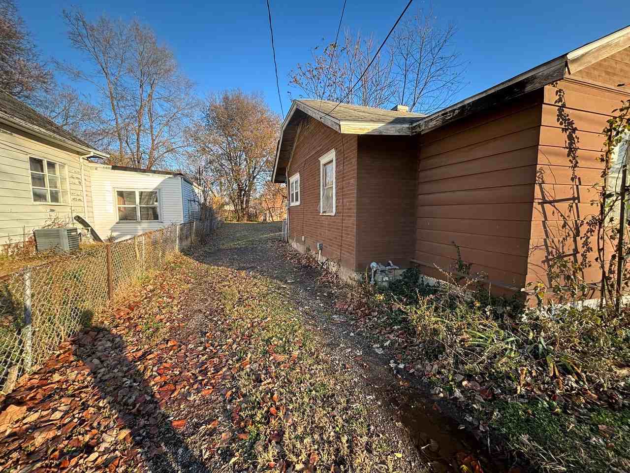 924 N Edmond St - Photo 4 of 15