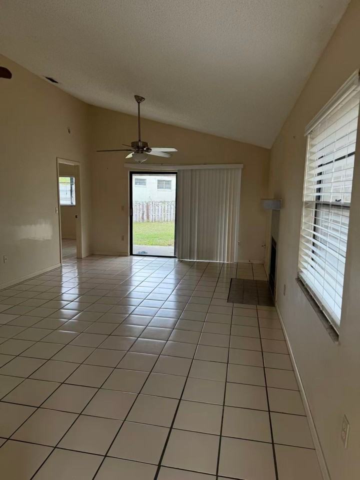 4370 Sandhurst Dr - Photo 3 of 11