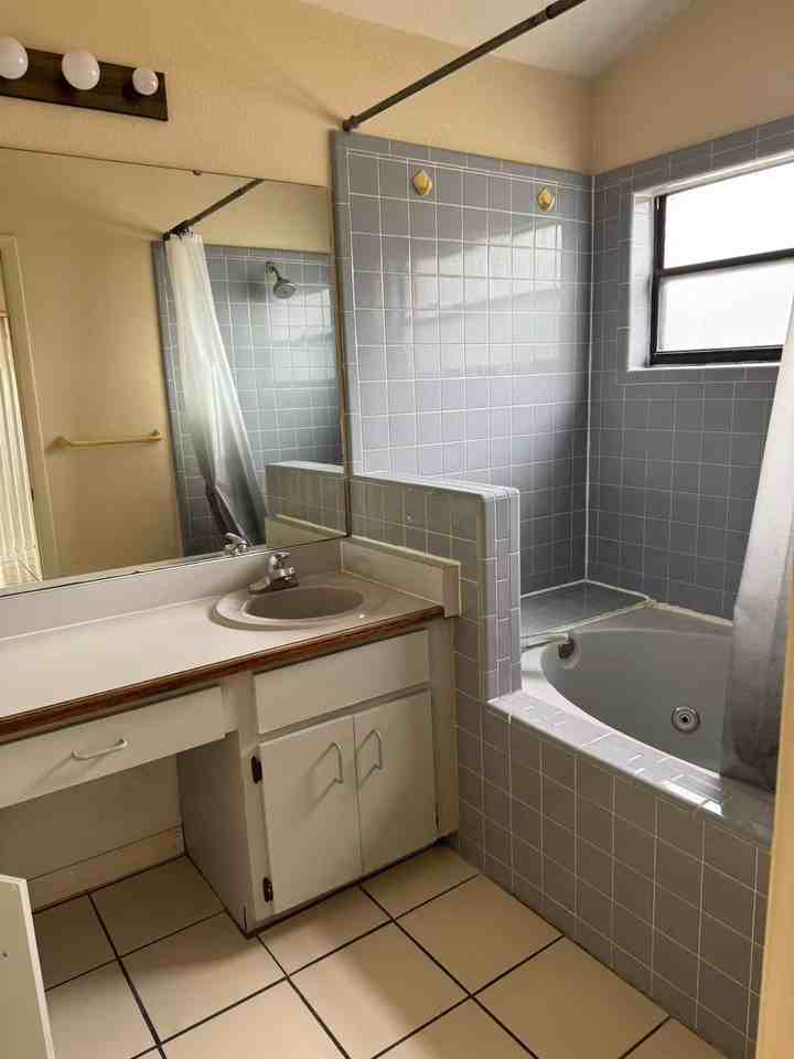 4370 Sandhurst Dr - Photo 6 of 11