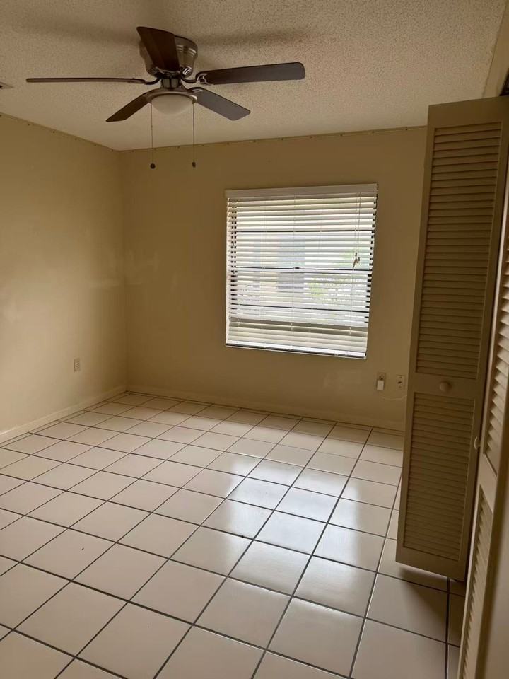 4370 Sandhurst Dr - Photo 7 of 11