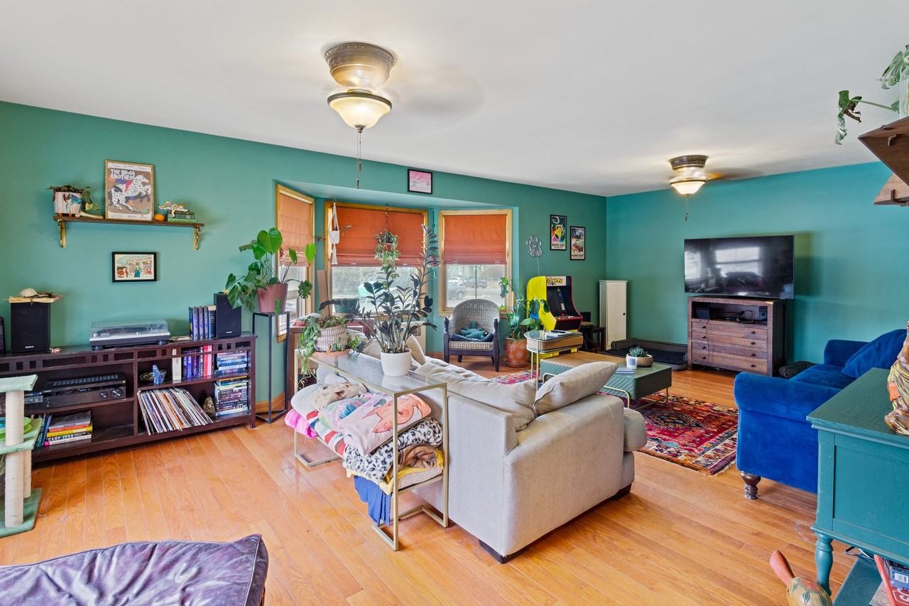 1109 E Flint St - Photo 3 of 19