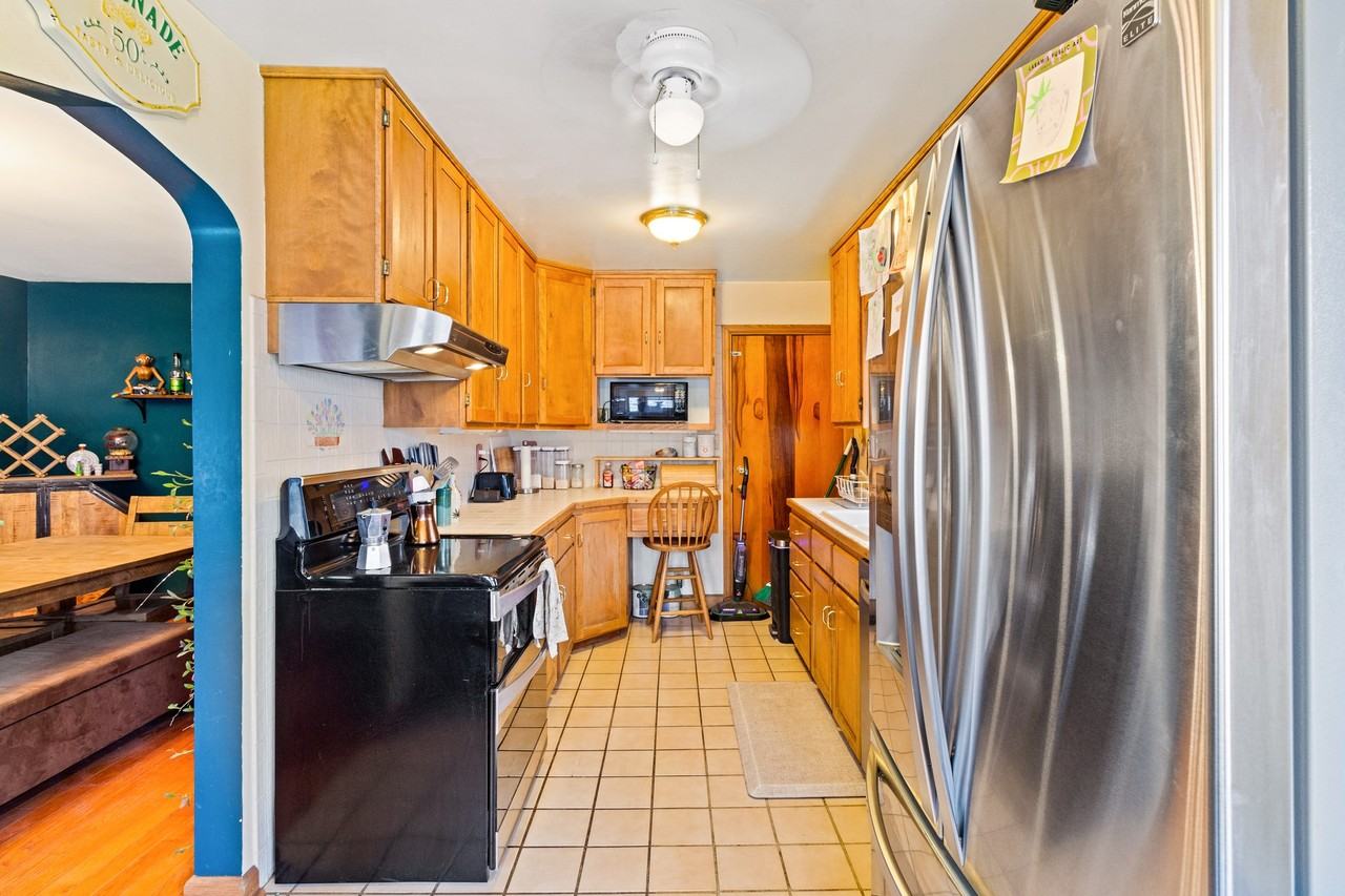 1109 E Flint St - Photo 7 of 19