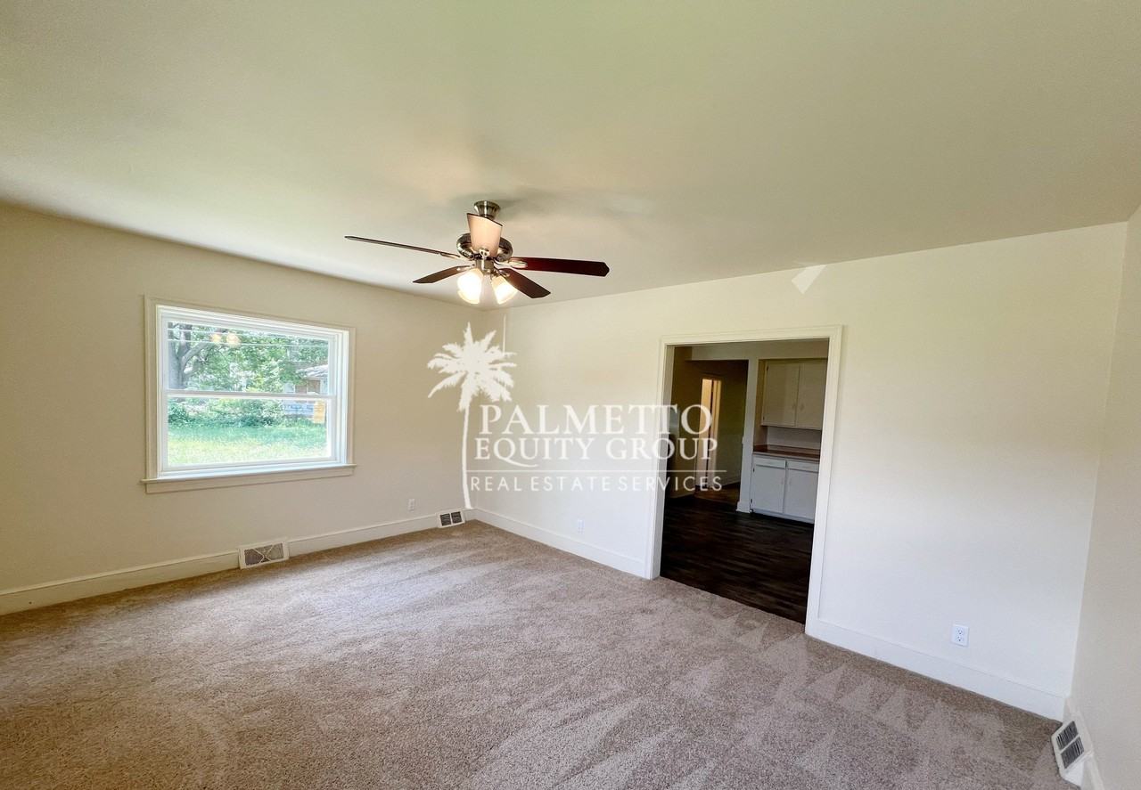 405 Richardson Ave #A - Photo 3 of 12