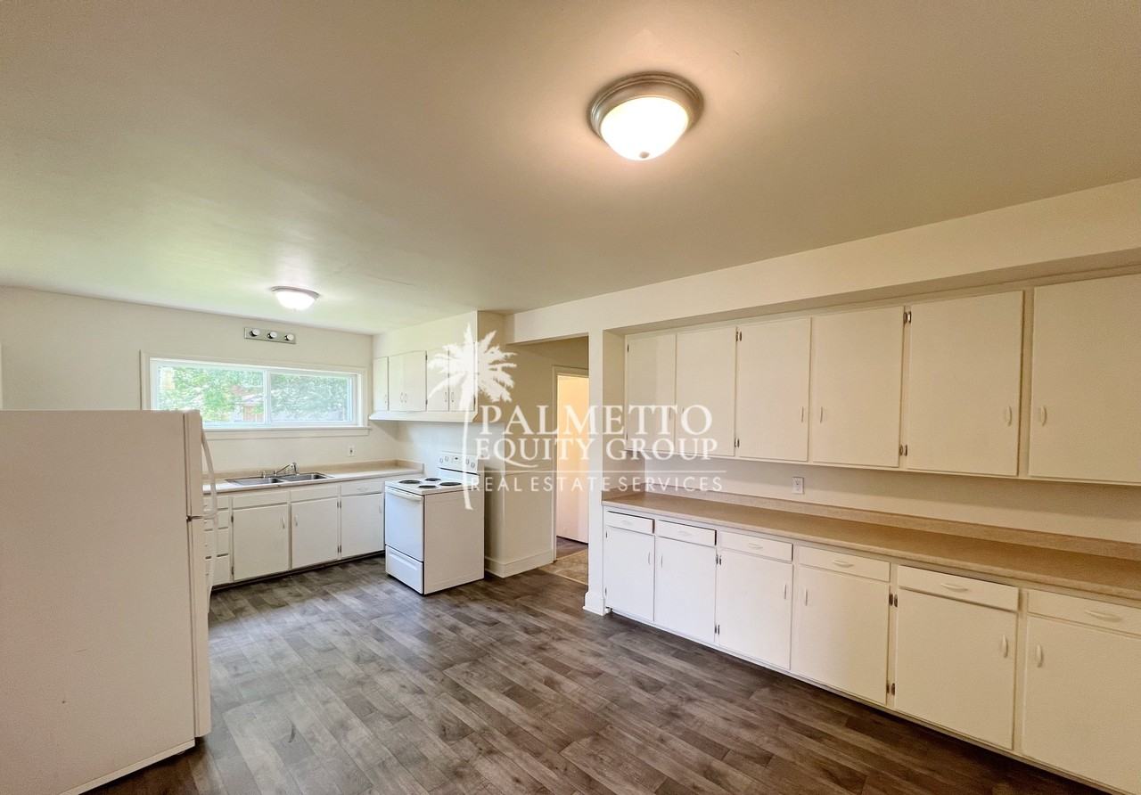 405 Richardson Ave #A - Photo 4 of 12