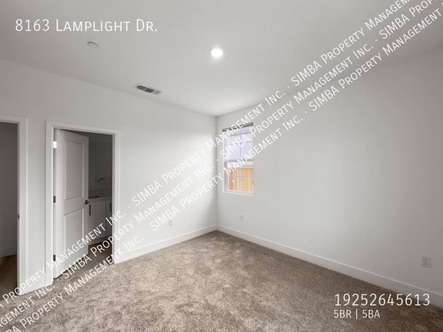 8163 Lamplight Dr - Photo 7 of 50