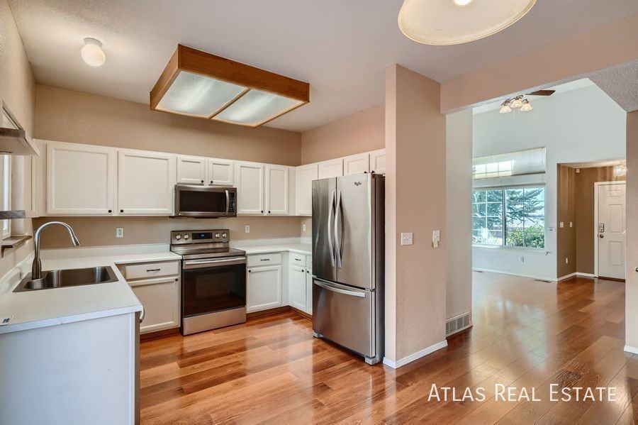 4827 Ardley Dr - Photo 3 of 17