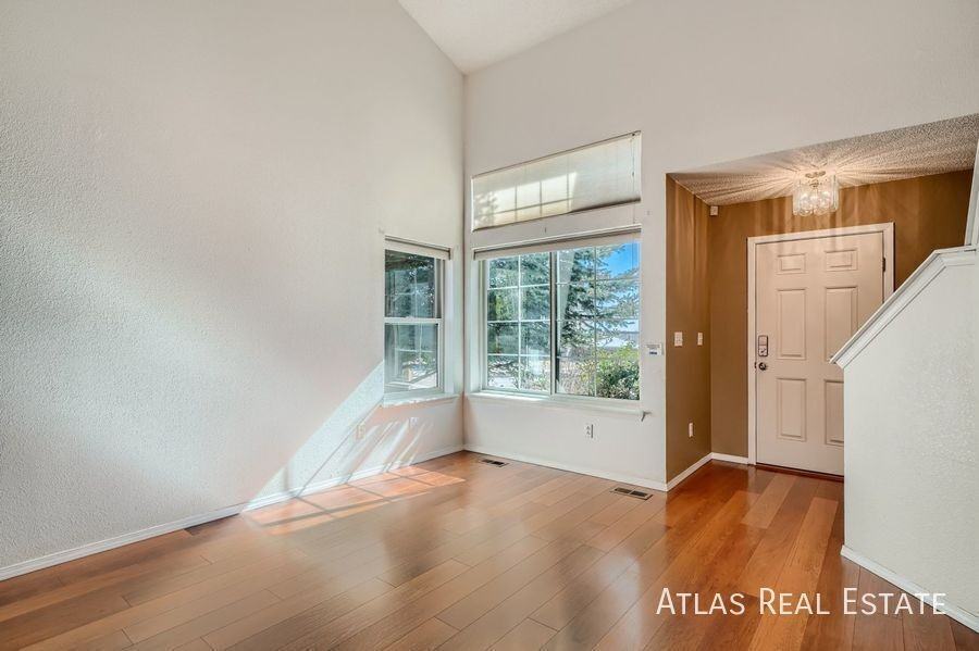 4827 Ardley Dr - Photo 4 of 17