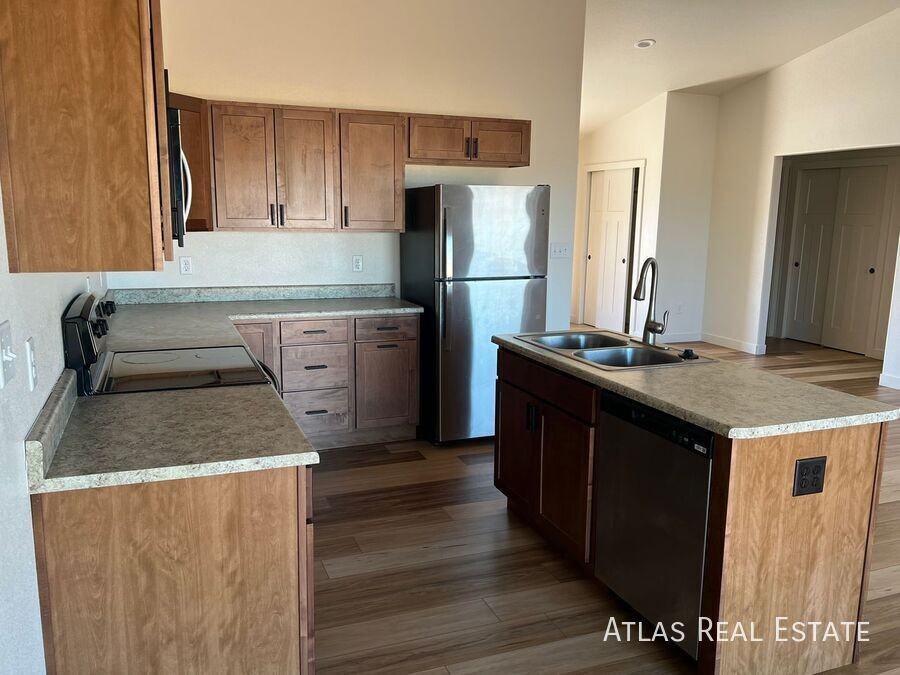 829 S Laurue Dr - Photo 3 of 22