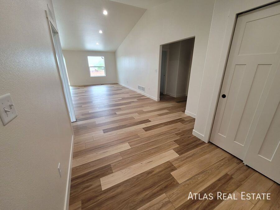 829 S Laurue Dr - Photo 5 of 22