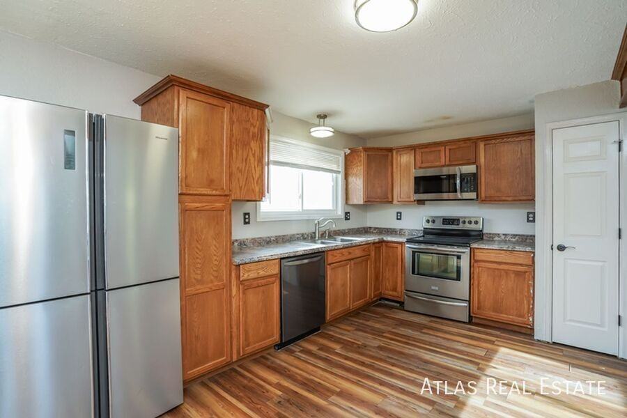 2999 Maverick Dr - Photo 5 of 20