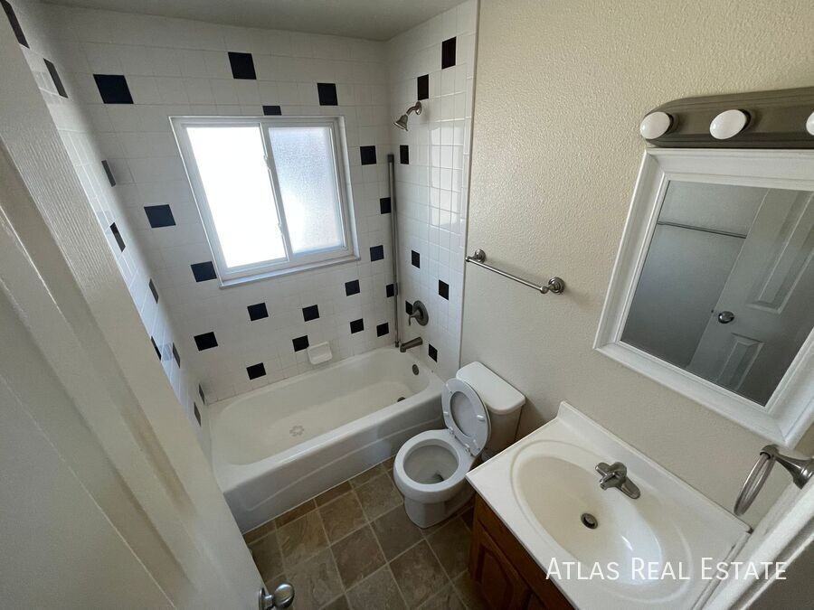 2913 Straus Ln #3 - Photo 6 of 8