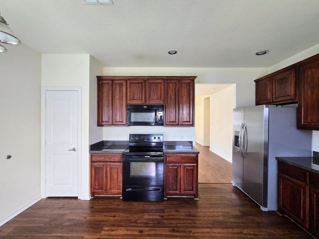 2113 Woodhaven Dr - Photo 4 of 14